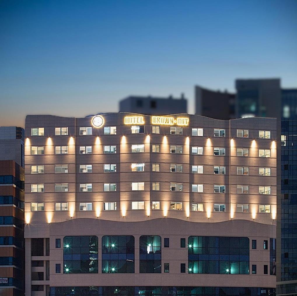 Brown Dot Hotel Jinju Exterior foto